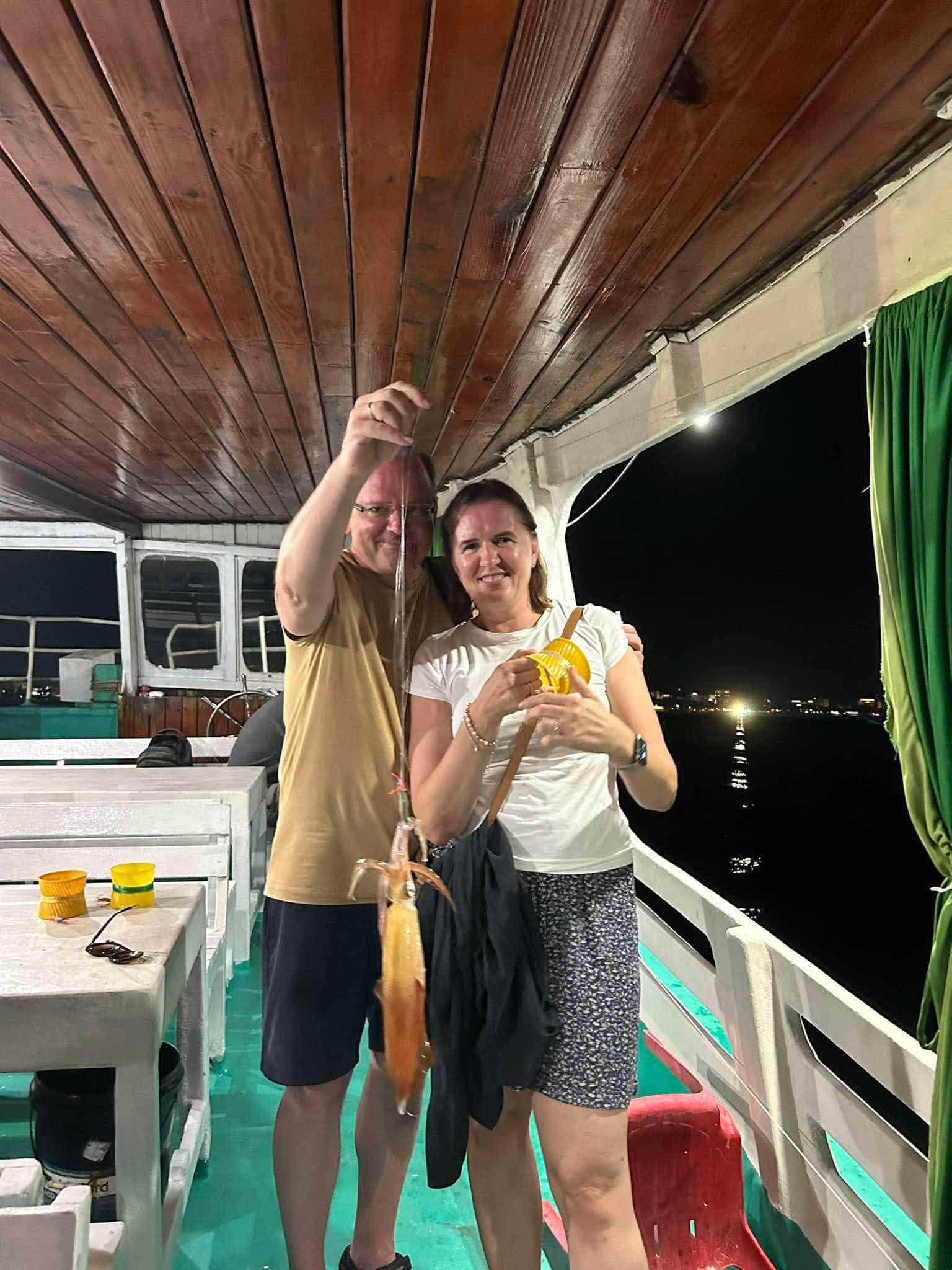 Phú Quốc: Tour câu mực + Ăn tối
