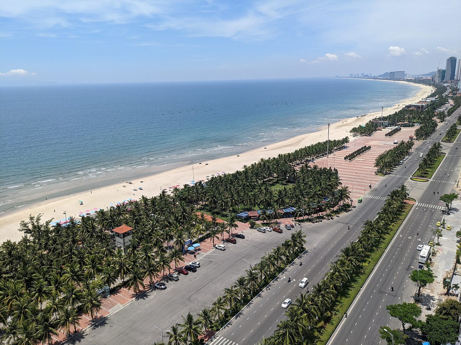 Bãi biển Mỹ Khê Đà Nẵng nhìn từ trên cao