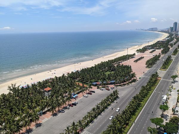 Bãi biển Mỹ Khê Đà Nẵng: tắm biển, ăn hải sản, ngắm bình minh