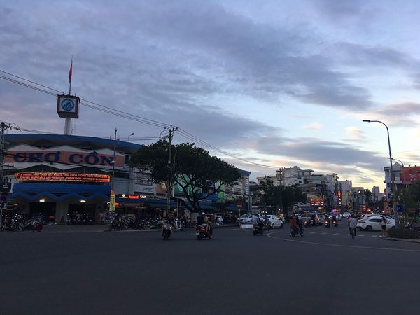 Chợ Cồn Đà Nẵng: thiên đường ăn vặt của người địa phương