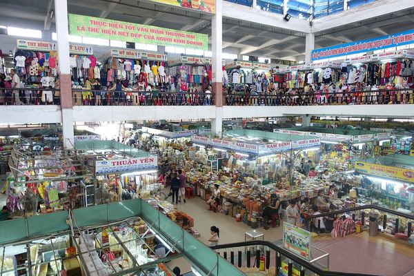 Chợ Hàn Đà Nẵng: mua đặc sản, may áo dài và ăn vặt