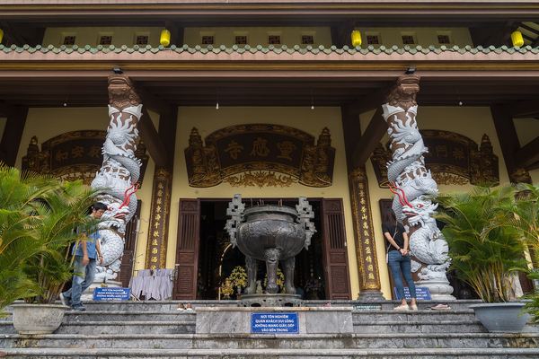 Chùa Linh Ứng Sơn Trà: tượng Phật Quan Âm 67 m nhìn ra biển