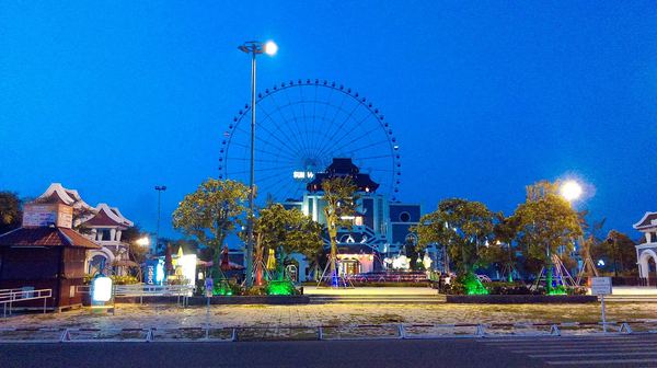 Sun World Danang Wonders (Asia Park): vòng quay Sun Wheel và trò chơi